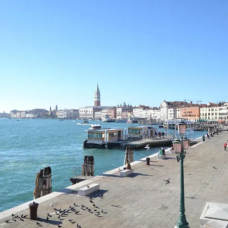 In With Wifi Apartman Velence