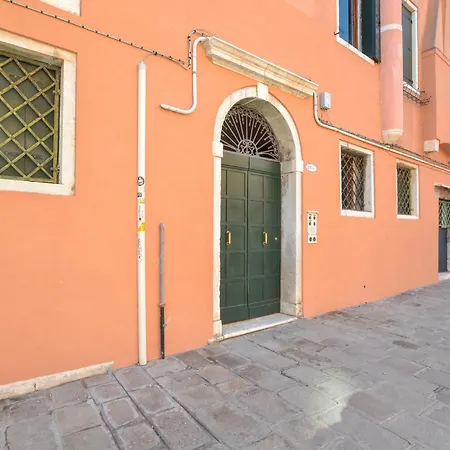 Apartament In With Wifi